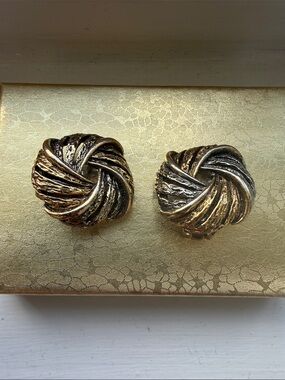 Art Arthur Pepper vintage  Classic Twisted Knot Clip-On Earrings in Gold Tone